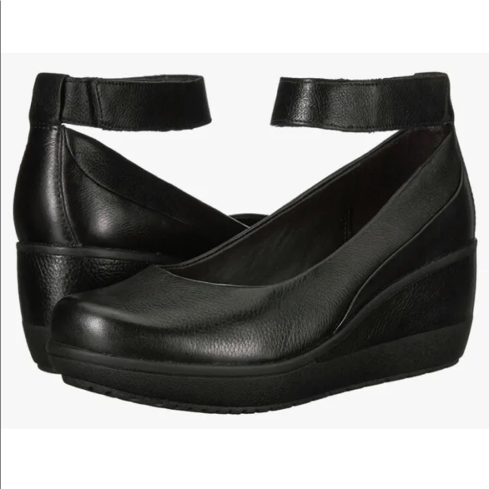 NWOT Clarks Wynnmere Fox Wedge Pump